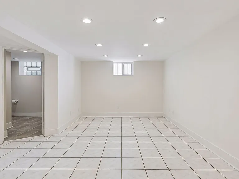 3329 Dupont Ave S — Photo 37
