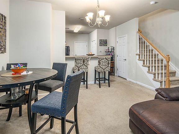 4th image of 6 Iris Ln Unit 6