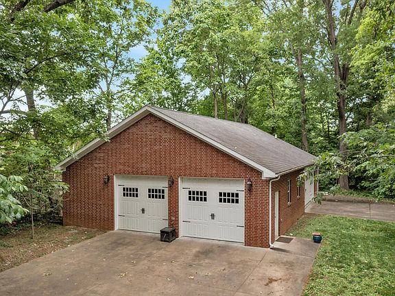 3rd image of 1106 Poplar St