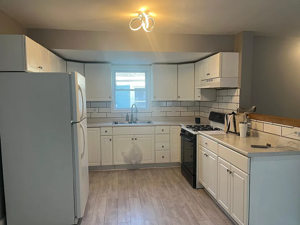 121 Flower Ave E #B