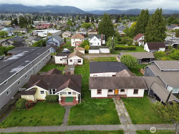 216 W 3rd St, Port Angeles, WA 98362
