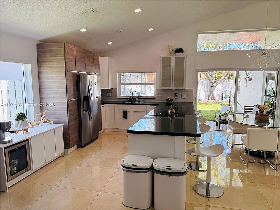 1st image of 646 Stanton Dr