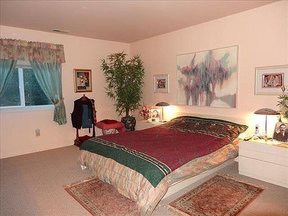 5th image of 440 Gregory Ct #440