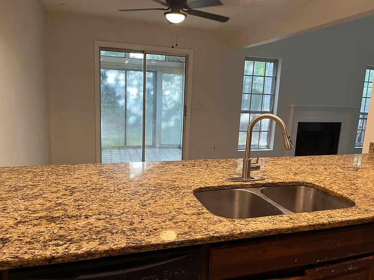 6543 E Windsor Ln — Photo 2