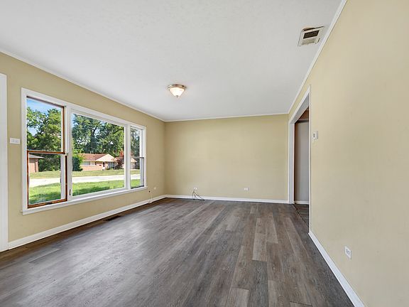 4th image of 111 Shabbona Dr