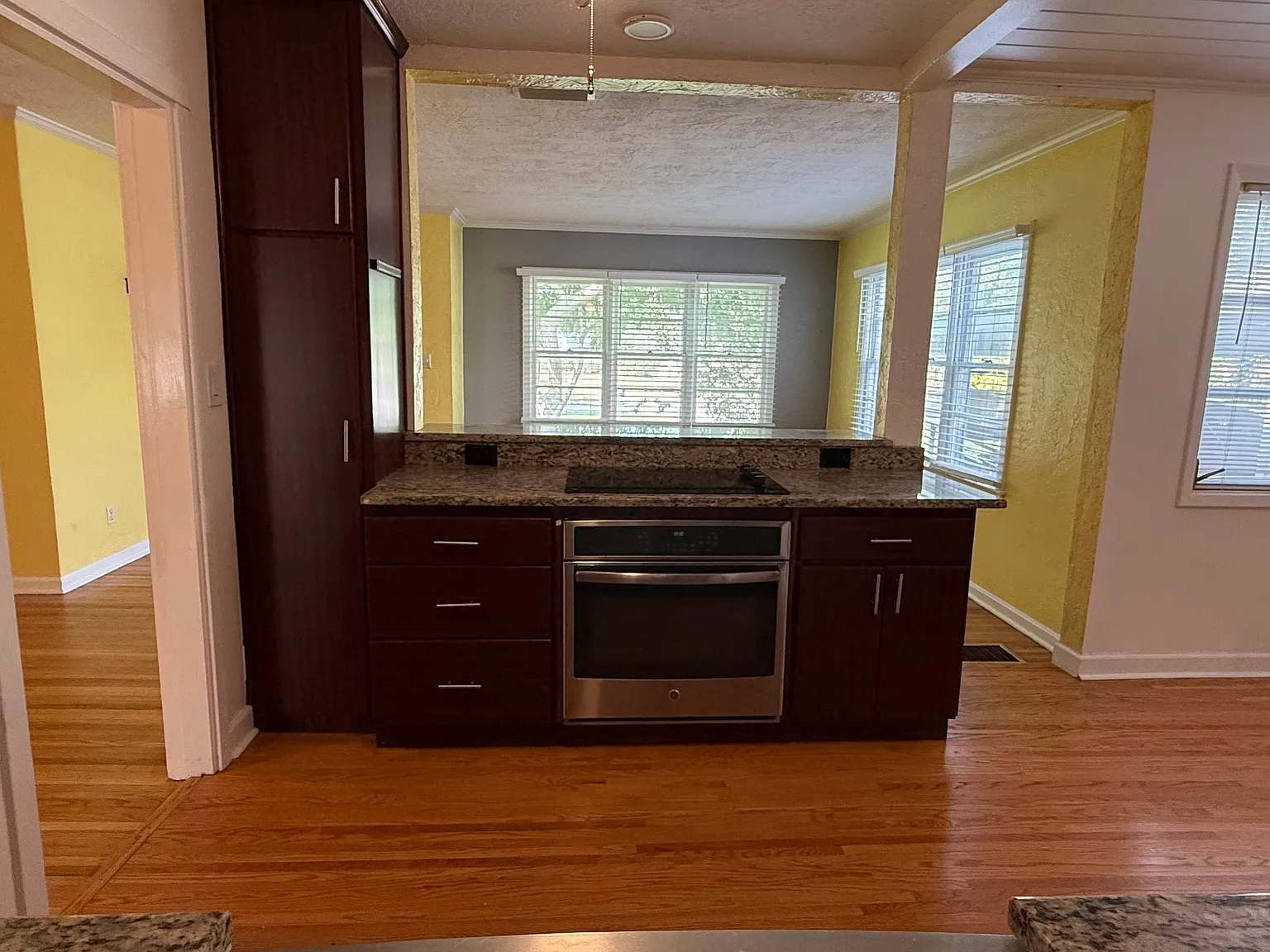 1529 Iowa Pl — Photo 4