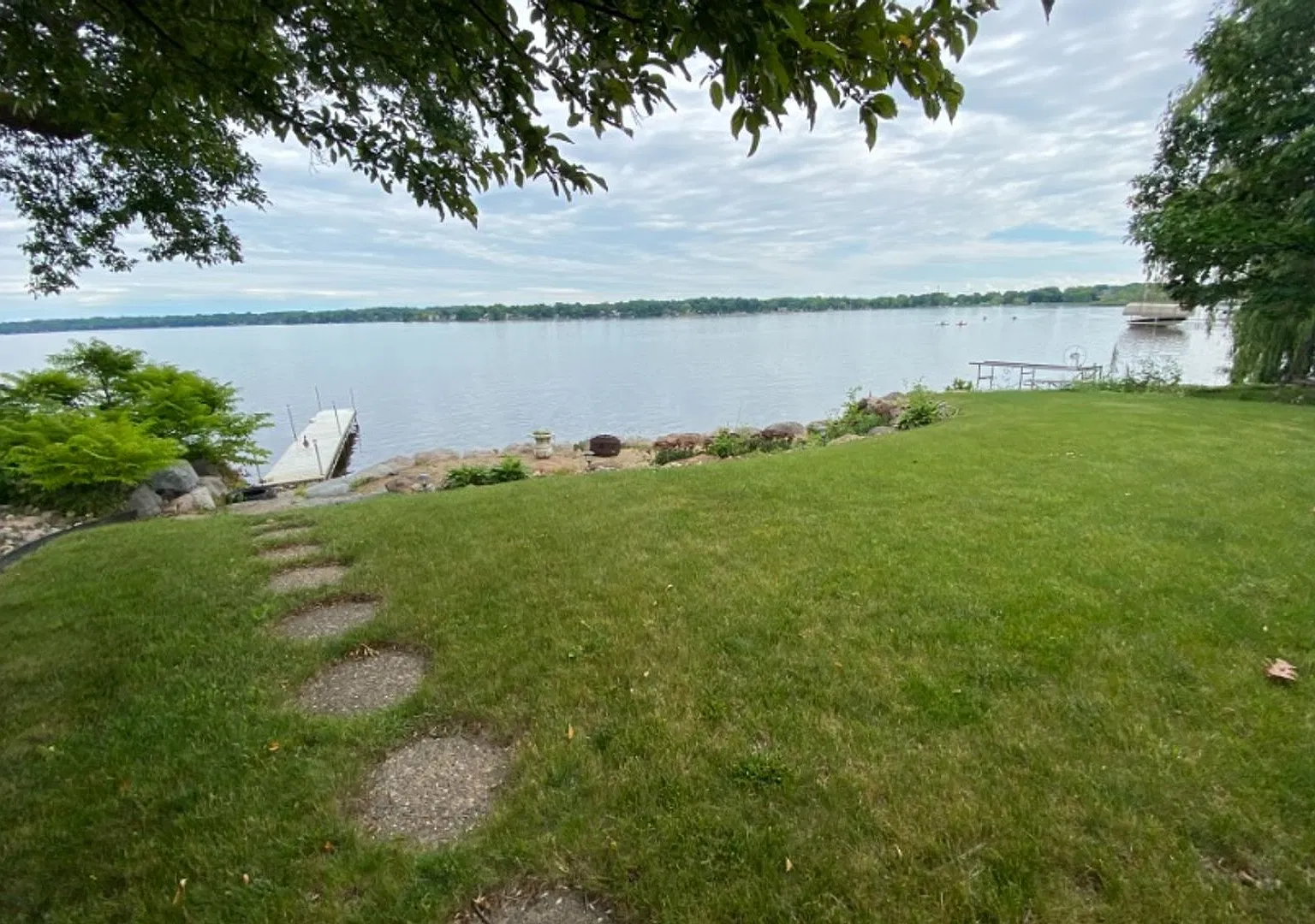Charming Lake Home on Spring Lake! 2 Car Garage! — Photo 1