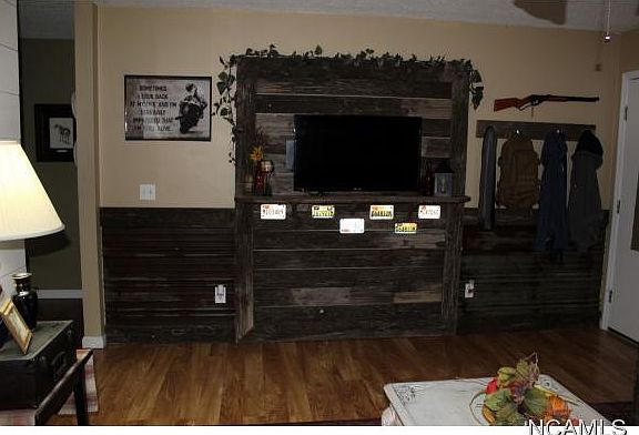 4th image of 1215 County Road 384