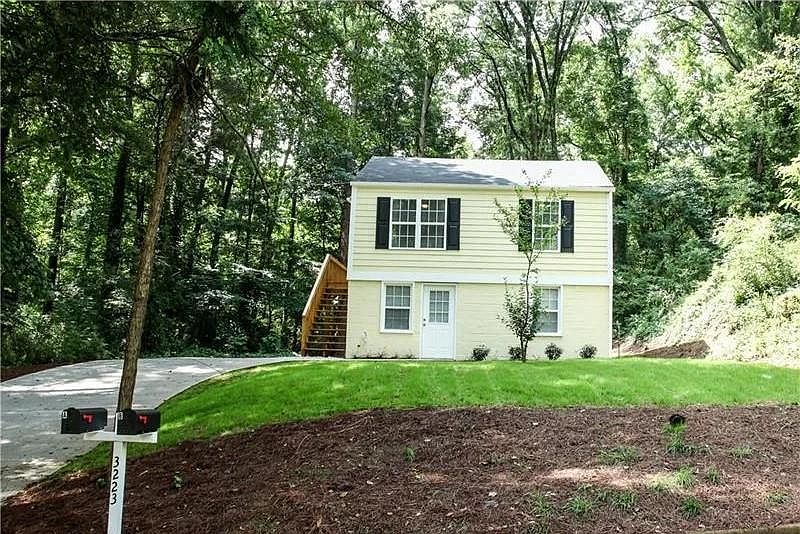 1st image of 3223 Altacrest Dr