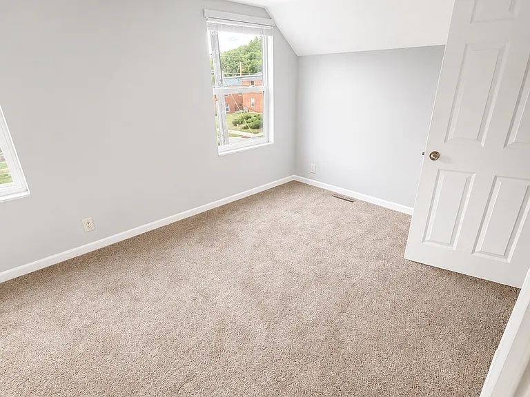 2092 Garfield Ave — Photo 13