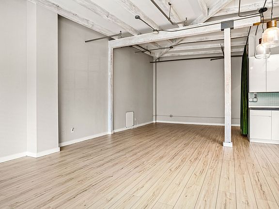 5th image of 958 28th St APT 21