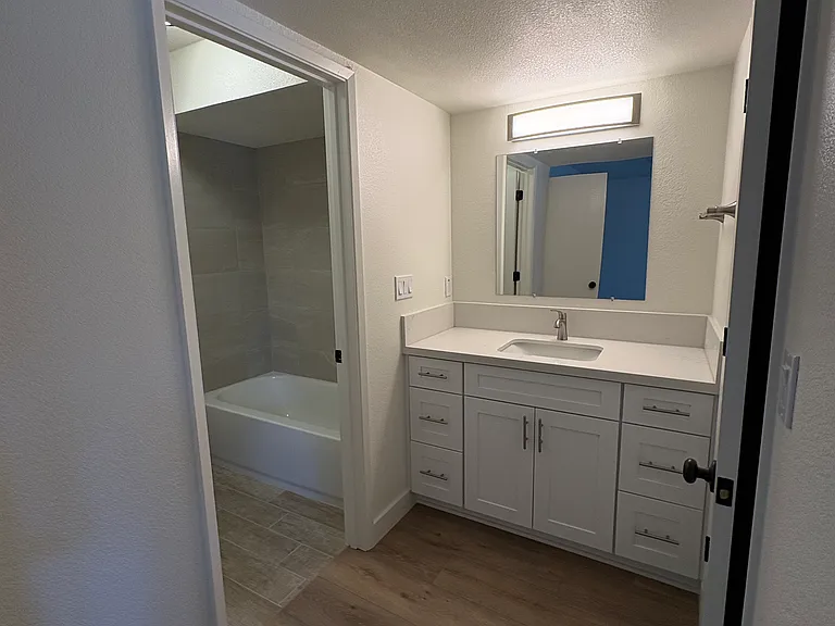 Cambridge Oaks Apartments — Photo 9