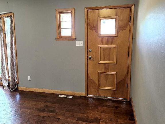 3rd image of 619 E Cedar St
