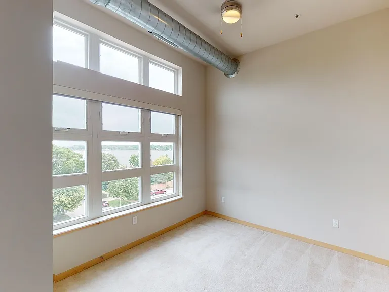 902 Drake St — Photo 134