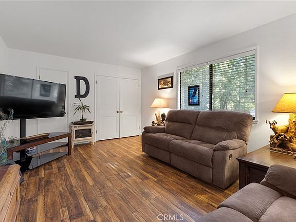 3rd image of 14385 Sinclair Cir