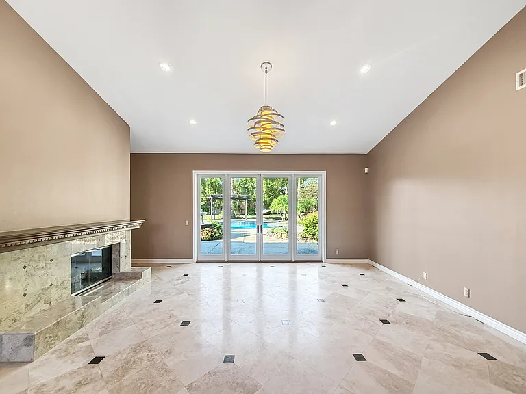 14212 Sandhill Rd — Photo 4