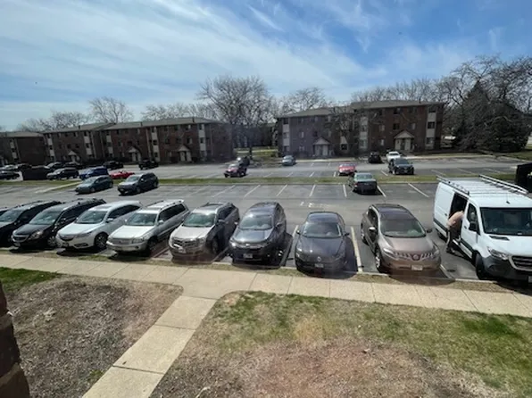 18 Parkside Ct APT 10, Vernon Hills, IL 60061