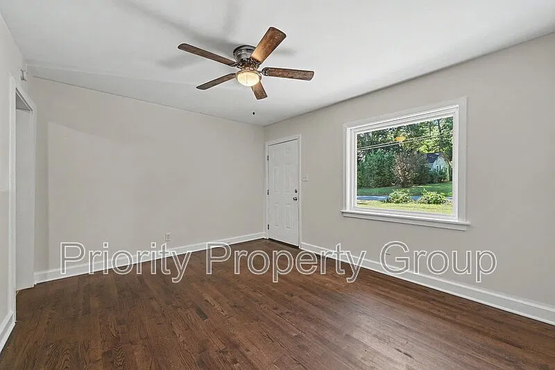 2 bed, 1.0 bath, 740 sqft, $1,395 — Photo 3