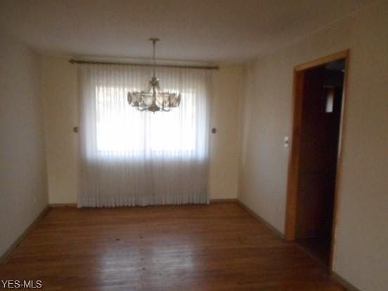 3rd image of 689 Franklin Blvd