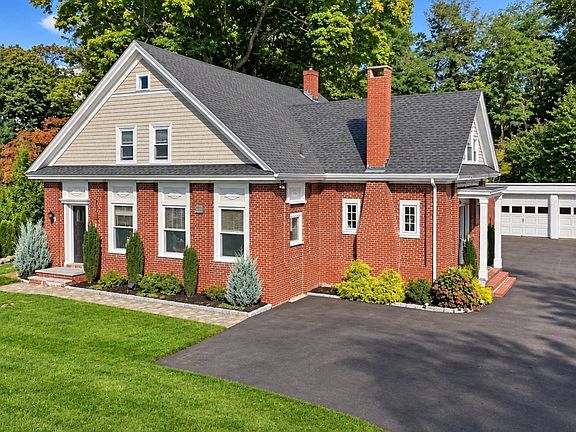 3rd image of 30 Hale St