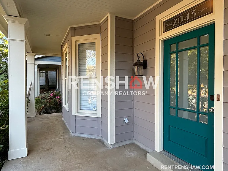 2043 Peabody Ave — Photo 3