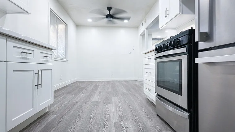 1818 S Whitney Ave — Photo 1