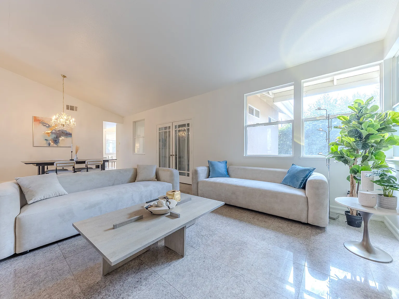 5 bed, 3100 sqft, $9,900 — Photo 1