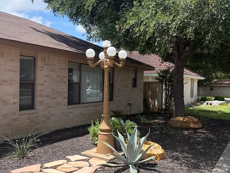 1504 Circle Oak Dr — Photo 7