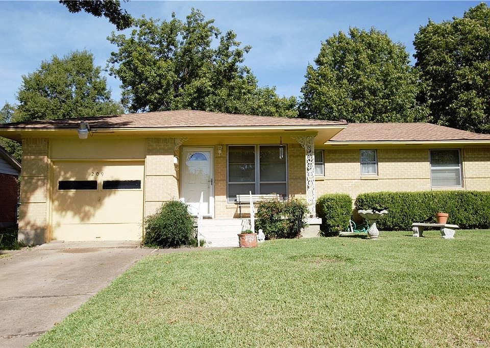 1st image of 209 W Celeste Dr