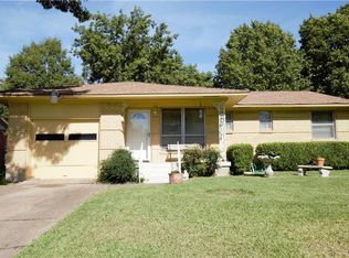 209 W Celeste Dr, Garland, TX 75041