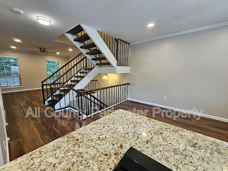 7309 Cardigan Cir — Photo 3
