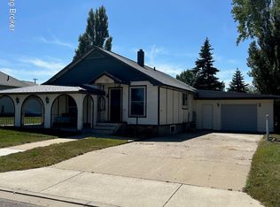 325 2nd Ave NW, Killdeer, ND 58640