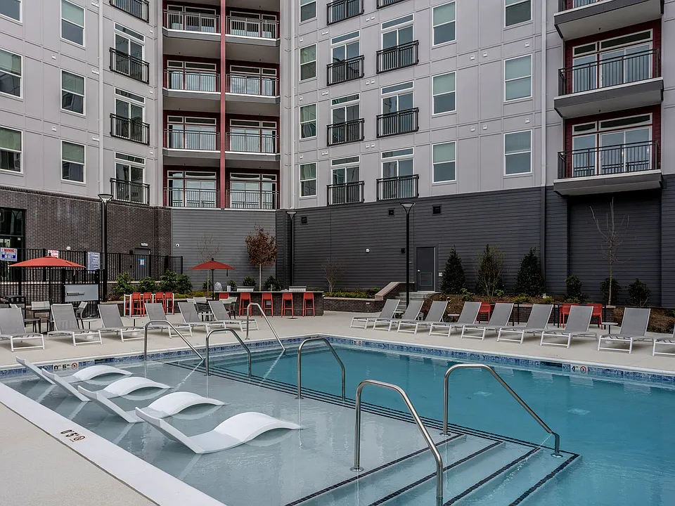 Centro at Pine Nash apartments community photo