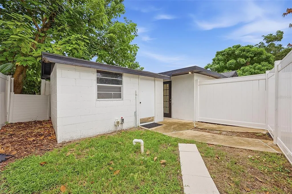 1 bed, 1.0 bath, 348 sqft, $1,400 — Photo 1