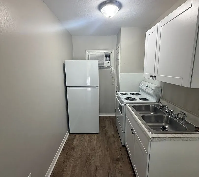 201 White Ave