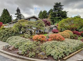 8443 NE 10th St, Medina, WA 98039