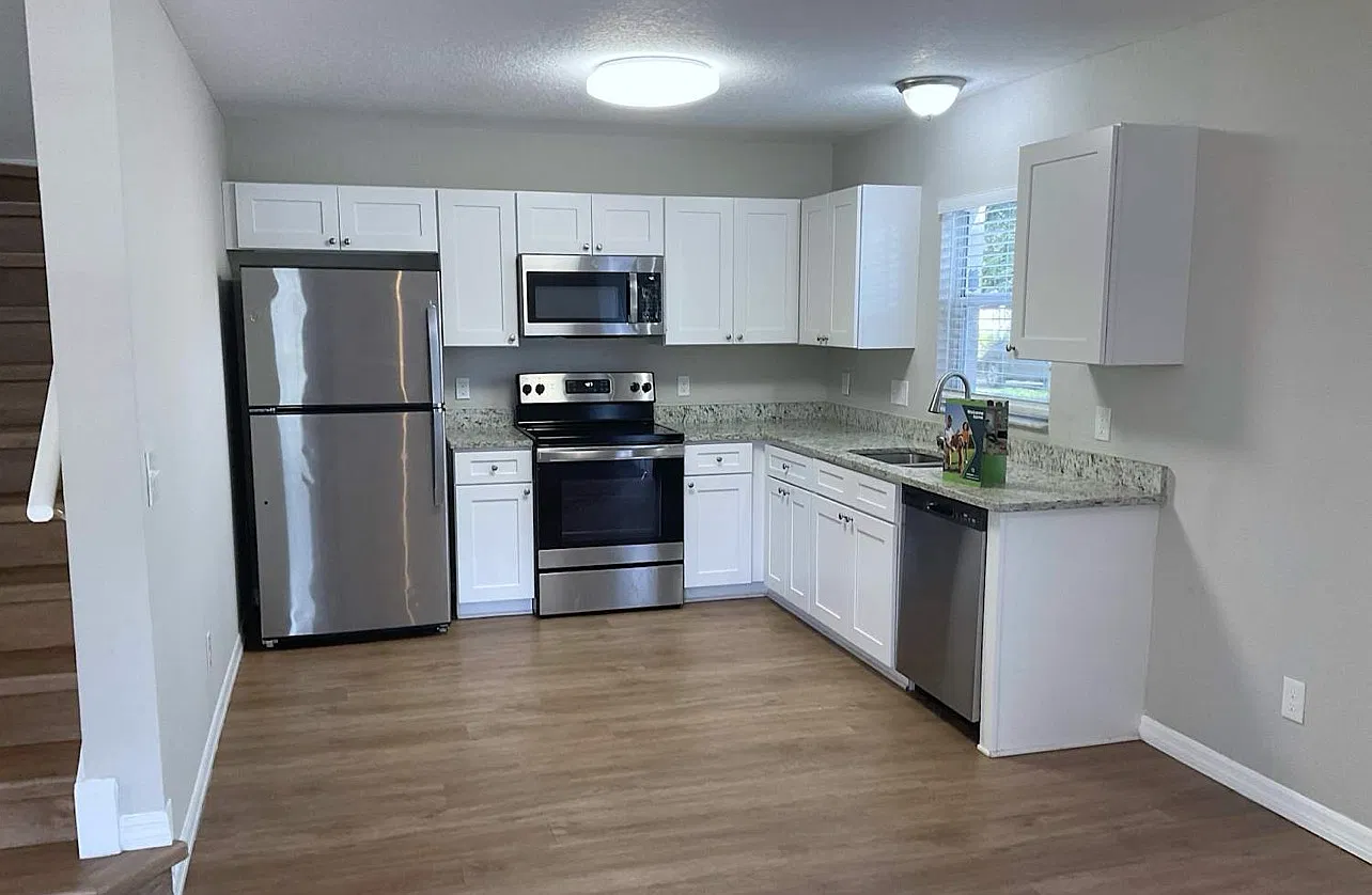 3 bed, 2.5 bath, 12750 sqft, $1,550 — Photo 2