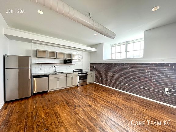 2nd image of 1824 Summit St #106
