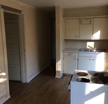 3rd image of 2407 Gilbert Dr