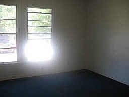 4th image of 4844 Vinetta Dr
