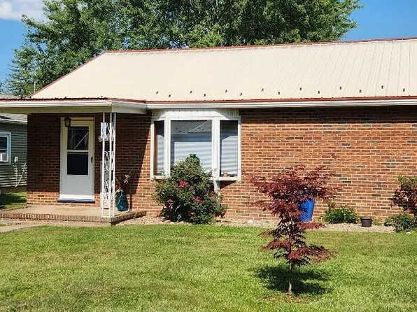 306 Cedar Ln, Mill Hall, PA 17751