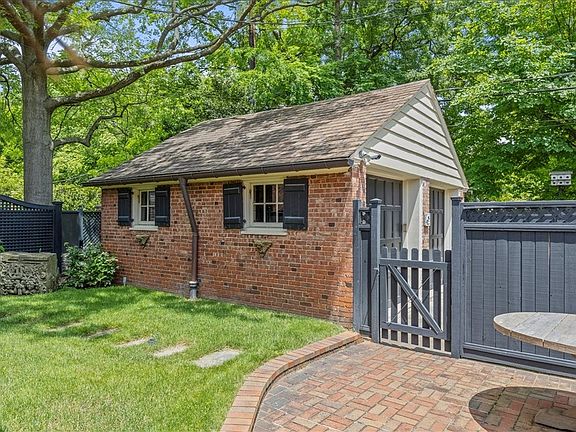 5th image of 619 Pitcairn Pl