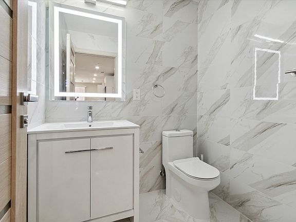 5th image of 920 Marshall St #1