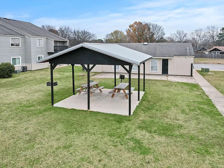 Blossom Wood Apartments — Photo 40