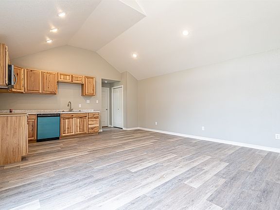 4th image of 329 Vine St