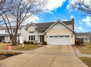 555 Greenview Ln, Wheeling, IL 60090