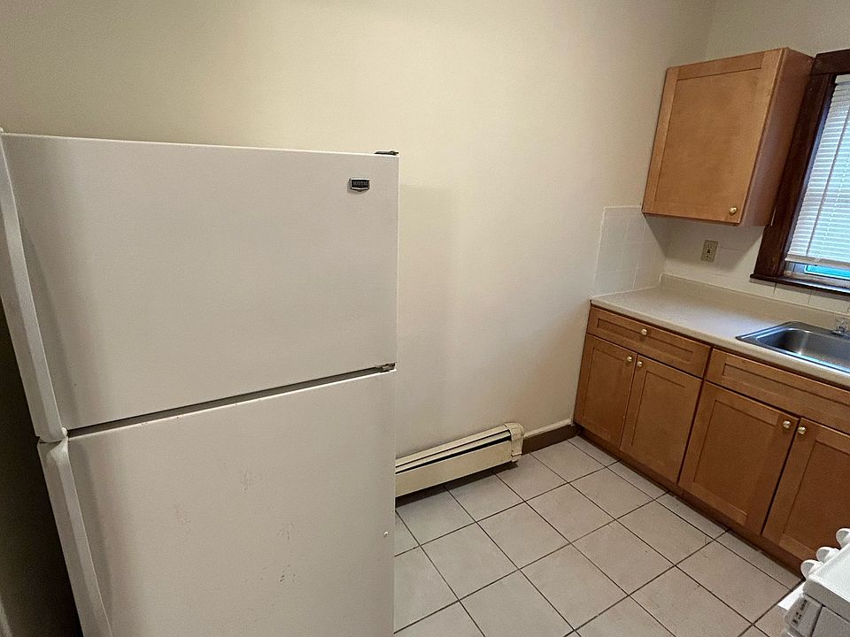 1st image of 35 Esmond St #3
