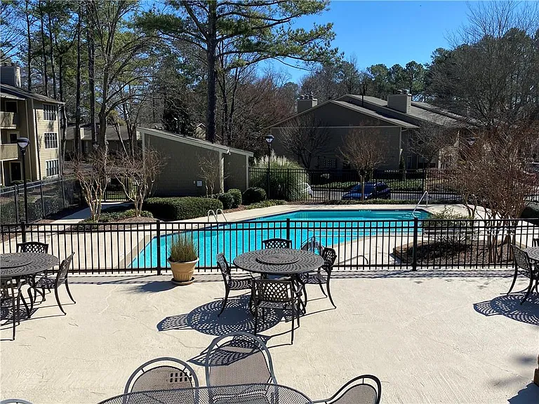 610 River Mill Cir #610 — Photo 2