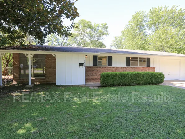 1402 Lawrence Ave, Springdale, AR 72764