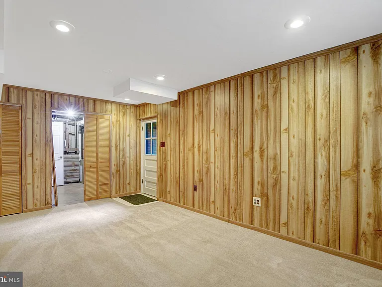 821 N Latham St — Photo 37